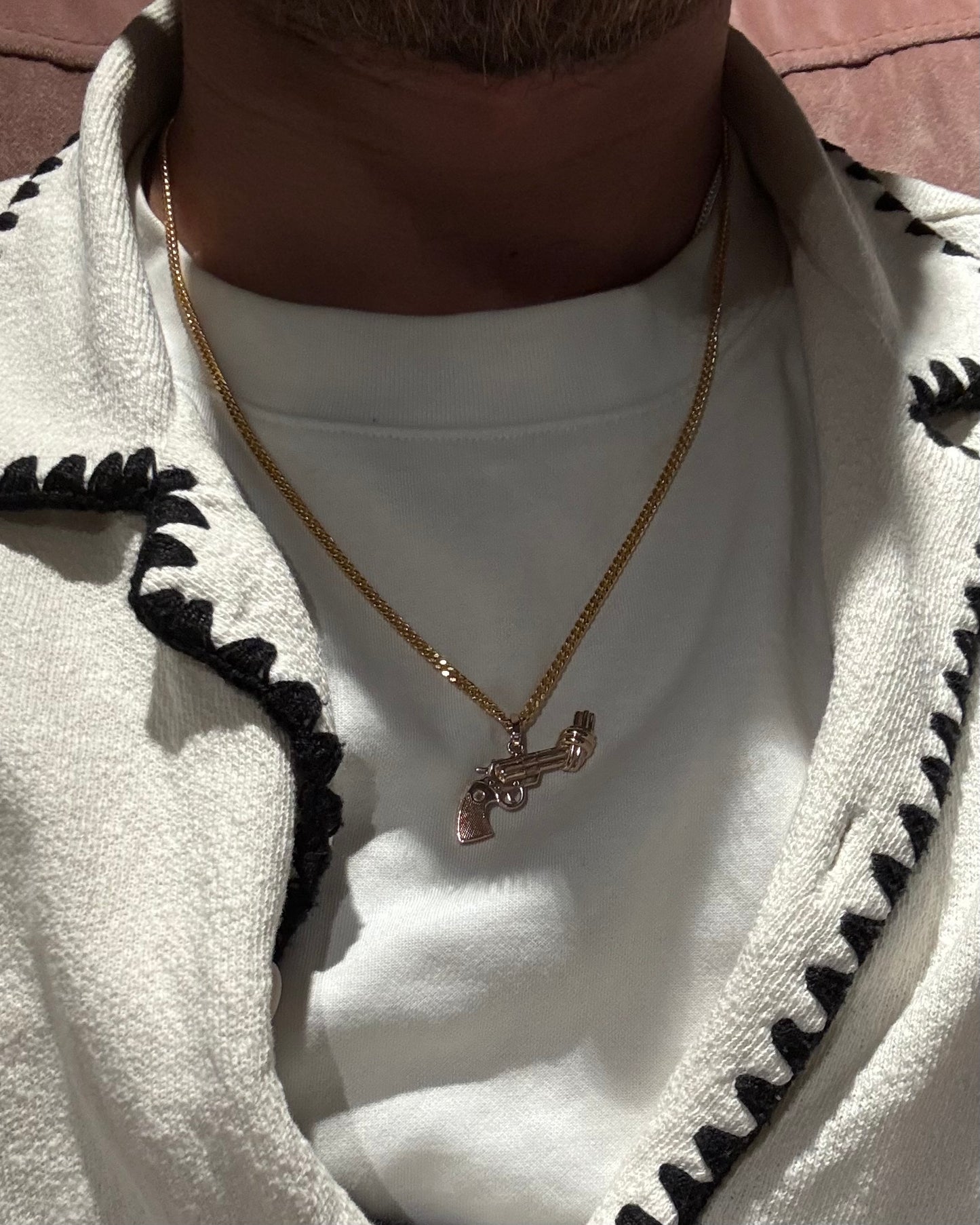 Non-Violence Halsband - The Knotted Gun