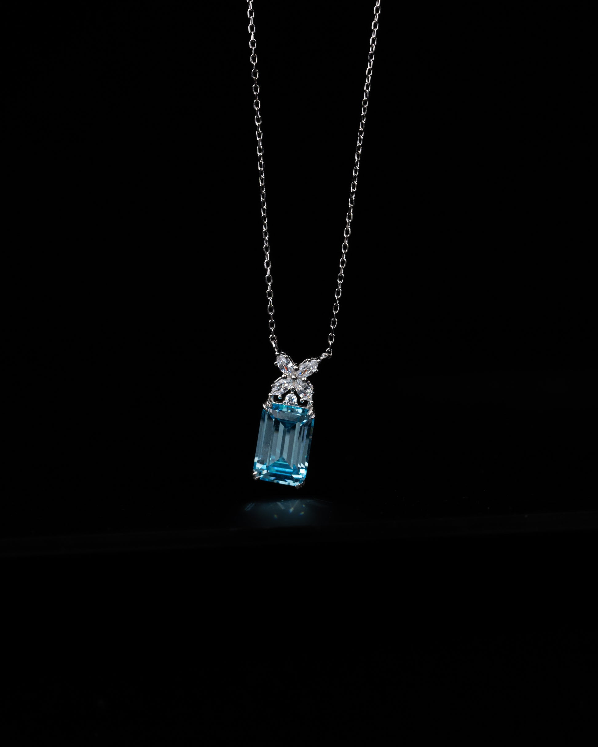 Crystal Blue Necklace - Kejsar