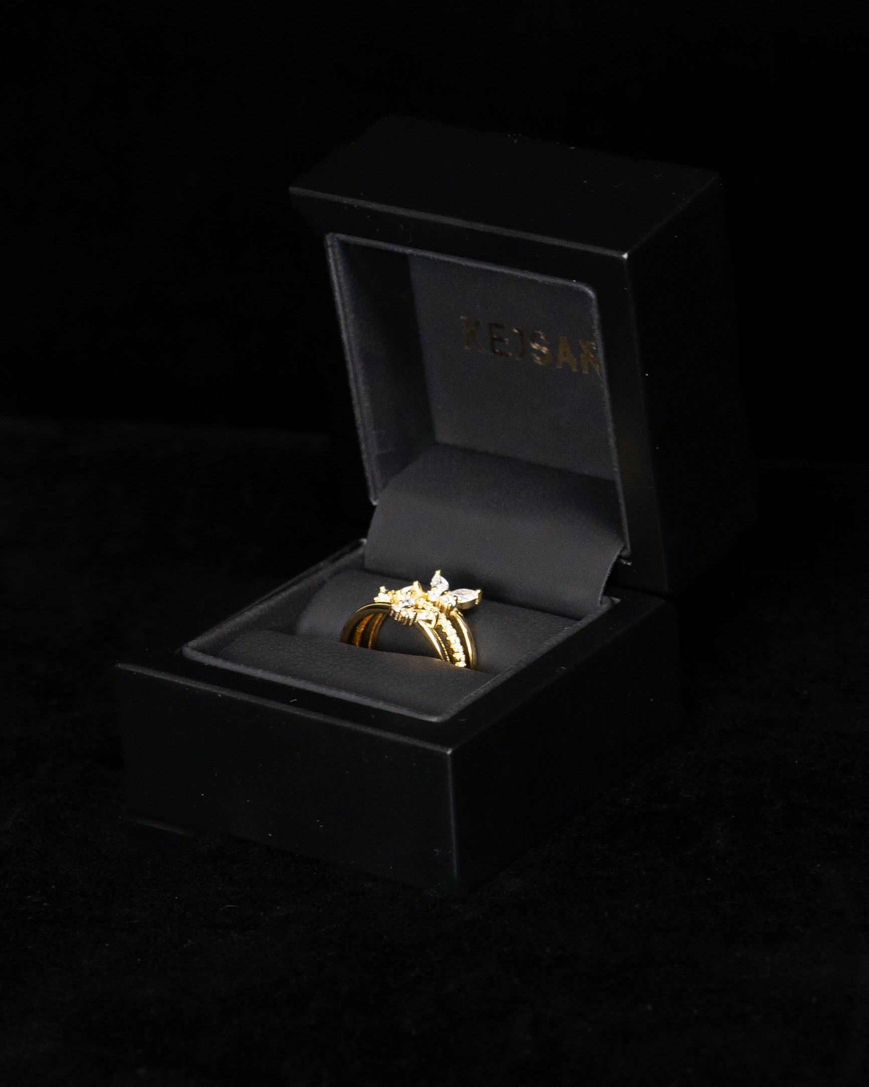 Golden Butterflies Ring - Kejsar